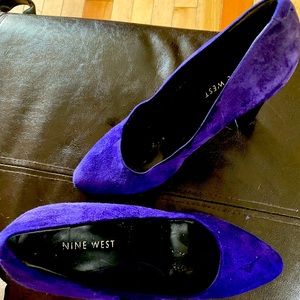Ladies Nine West Blue suede shoes… gorgeous color 4” heel, 1” platform. EUC